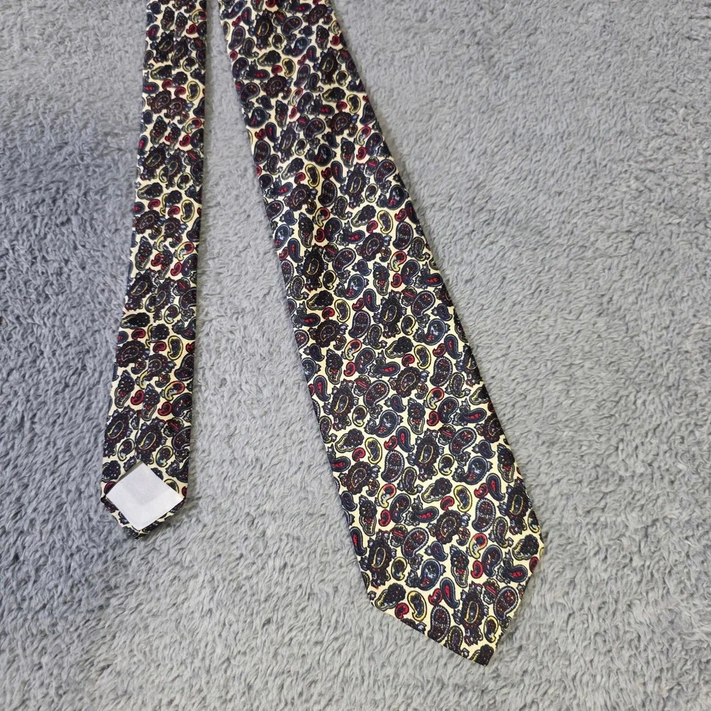 Berkley Mens OS Necktie Cream Navy Red Paisley 100% Silk Imported Fabric Vintage